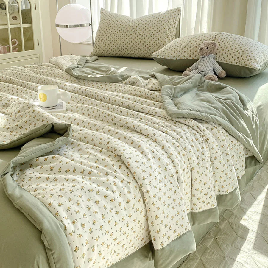Ultra-Soft Double Gauze Summer Comforter - Breathable Cooling Blanket for Ultimate Comfort, Machine Washable!