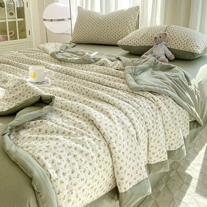 Ultra-Soft Double Gauze Summer Comforter - Breathable Cooling Blanket for Ultimate Comfort, Machine Washable!