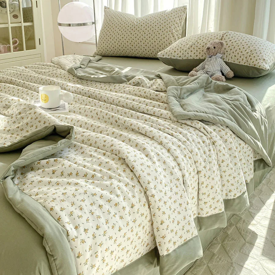 Ultra-Soft Double Gauze Summer Comforter - Breathable Cooling Blanket for Ultimate Comfort, Machine Washable!